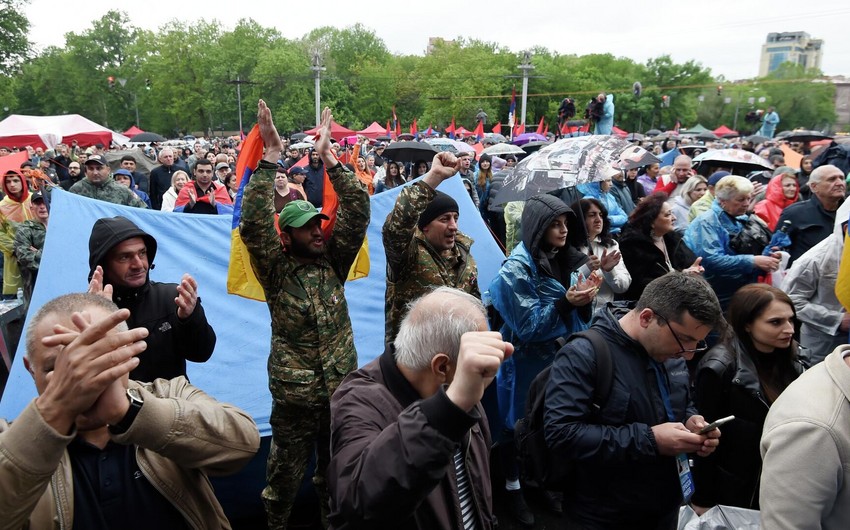 Ermənistanın keçmiş polis rəisi etiraz aksiyasında saxlanılıb