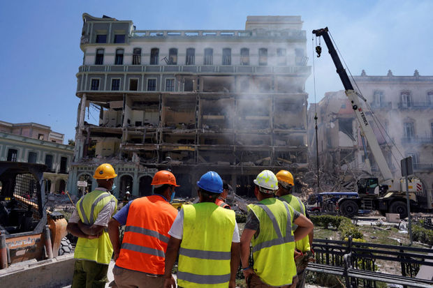 Kubadakı tarixi hoteldə partlayışda 22 nəfər həyatını itirdi, xeyli yaralı var – FOTO