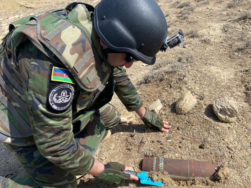 Qobustanda top mərmisi aşkarlandı - FOTO