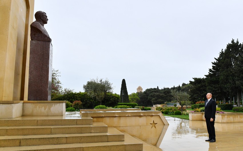 Президент Ильхам Алиев почтил память сынов Азербайджана, погибших за победу над фашизмом