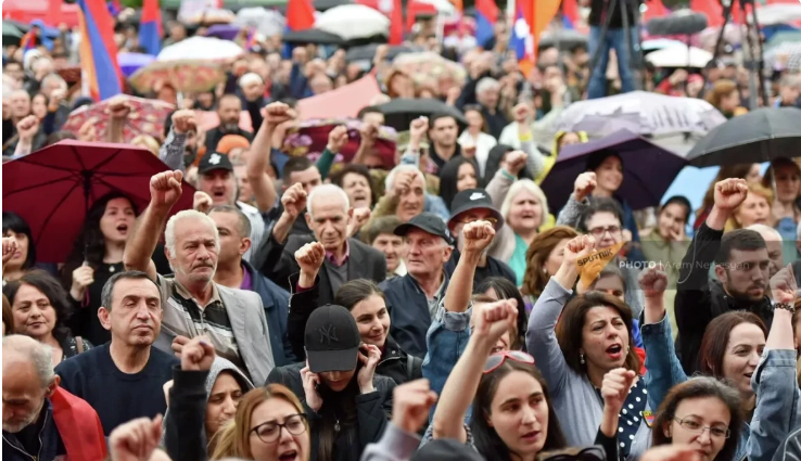 Ermənistanda müxalifət İrəvanda yenidən yürüşə başlayıb