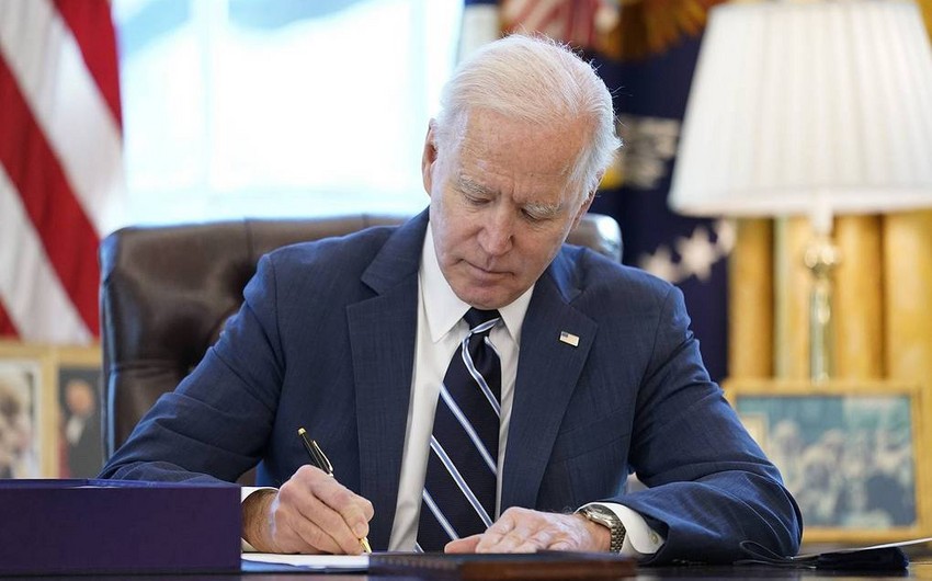 Bayden Ukraynaya lend-liz çərçivəsində silah tədarükü haqqında qanun imzalayıb