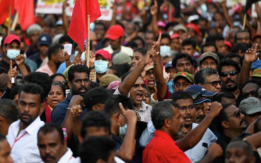 Şri-Lankada toqquşmalarda 150-yə yaxın adam yaralanıb, ölənlər var