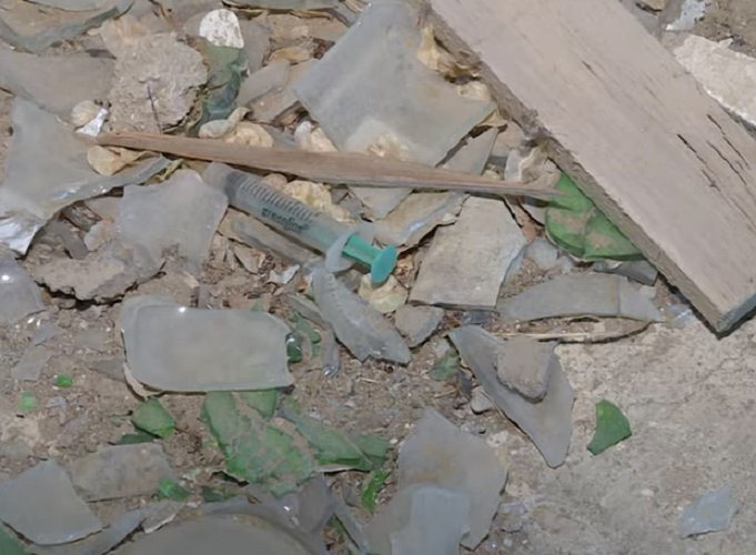 Bakıda narkomanların yeni məskəni - Sakinlər hər gün bu təhlükə ilə üzləşir - VİDEO