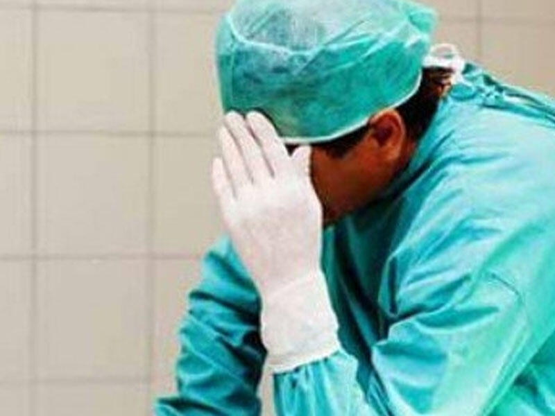 Həkim azərbaycanlı məşhurun anasını səhv əməliyyat etdi: QADIN KEÇİNDİ - FOTO