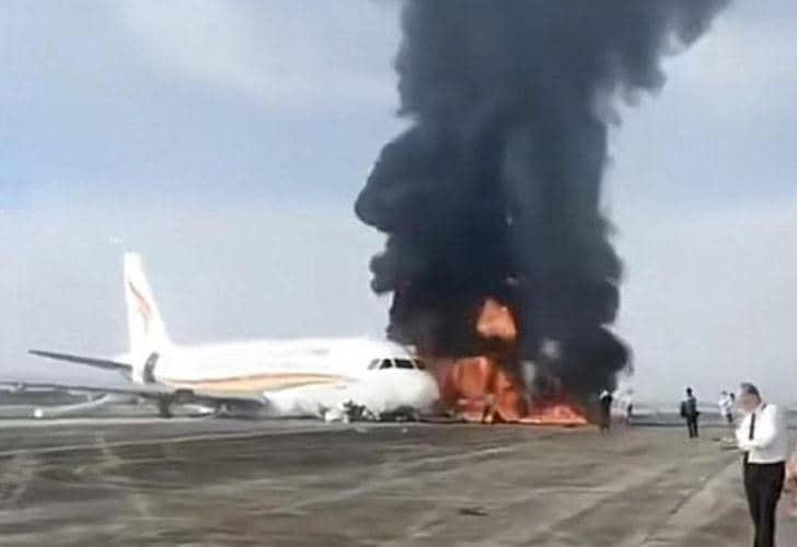 122 nəfərin olduğu təyyarə yandı
