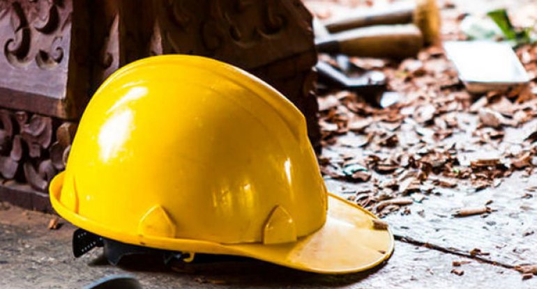 Bakıda fəhlə ehtiyatsızlığın qurbanı oldu