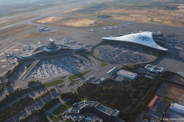 Пассажиропоток азербайджанских аэропортов достиг почти 900 000 человек