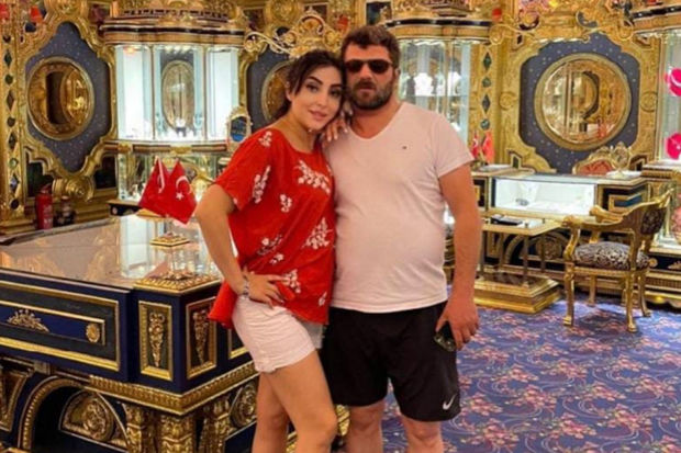 Axtarışa verildiyi deyilən Afət Fərmanqızı həyat yoldaşı ilə Antalyada - FOTO