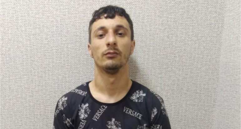 Xalasının qızıllarını oğurladı