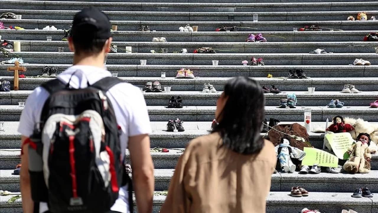 KANADA DA DƏHŞƏT: Məktəbdə uşaqlara aid məzarlıq tapılıb