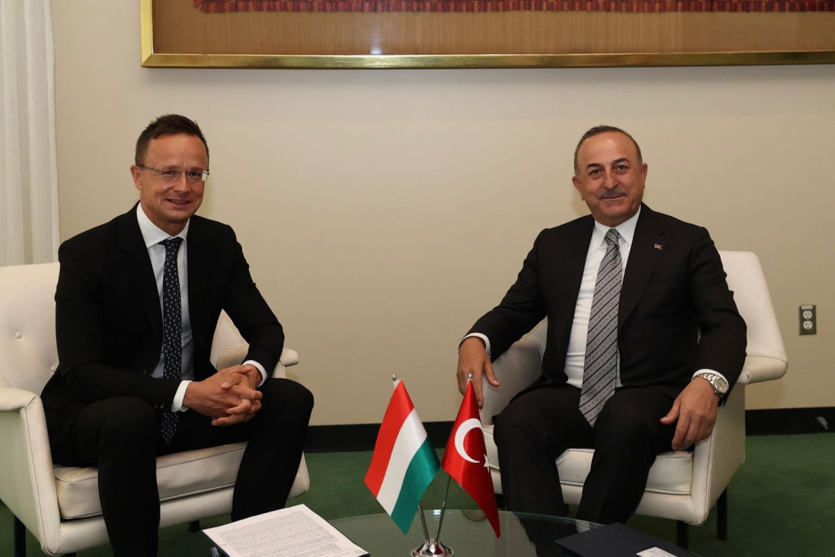 Çavuşoğlu macar həmkarı ilə NATO-nun genişlənməsini müzakirə edib