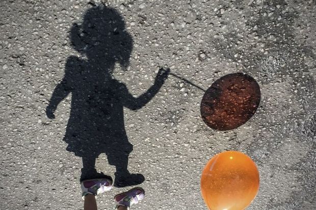 Bakıda müəmmalı hadisə: Oynamaq üçün həyətə düşən üç bacı itkin düşüb