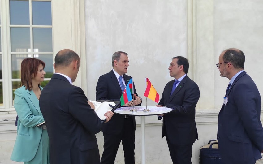 Ceyhun Bayramov İspaniyanın xarici işlər naziri ilə görüşüb