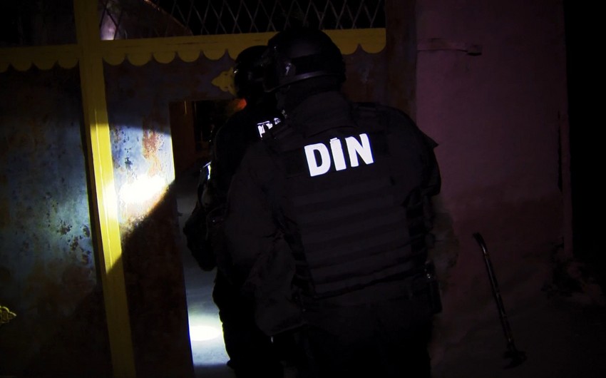 Beyləqanda polis qaçmaq istəyən şəxsi tutarkən silahdan istifadə edib