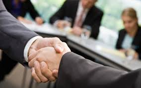 Ekologiya nazirliyi 700 minlik avtobomil alır – Vergi borcu olan şirkətlə şübhəli müqavilə