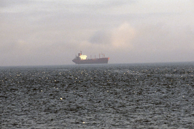 Vladivostokda buxtada iki gəmi toqquşub: neft sızması baş verib