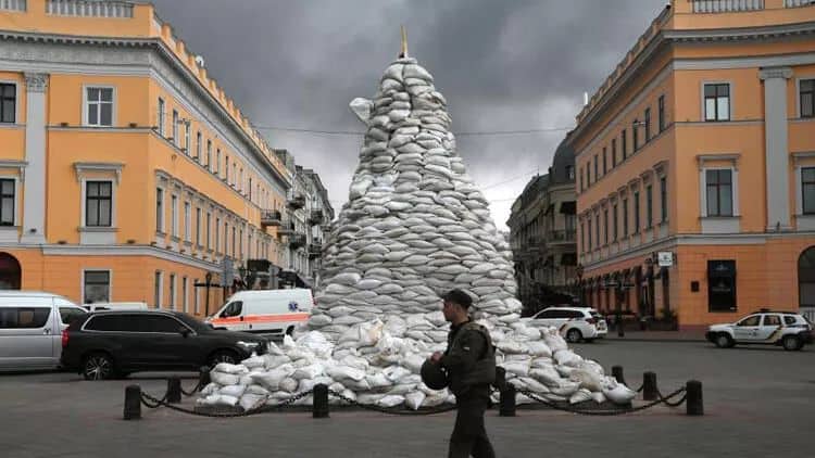 Ukraynada 350-dən çox tarixi və mədəniyyət obyekti zədələnib