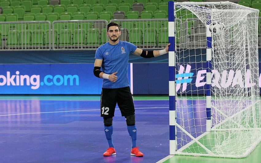 Azərbaycan millisinin qapıçısı: 