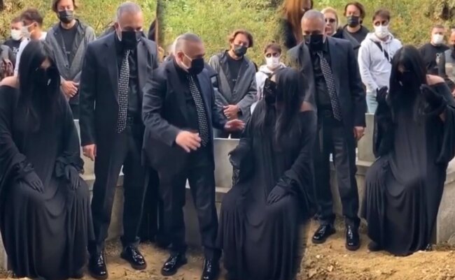 Bülənt Ərsoyun qəbiristanlıqda çəkilən görüntüləri gündəm oldu - VİDEO