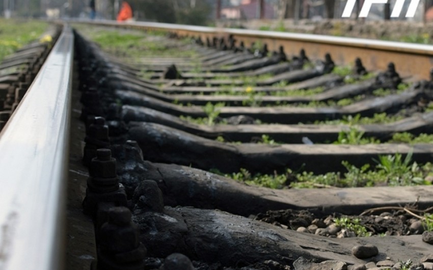 Sabirabadda qatarın vurduğu şəxs xəstəxanada ölüb