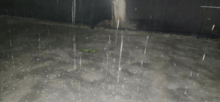 Qaxa güclü dolu yağıb