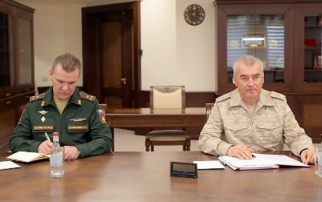Ermənistan müdafiə naziri sülhməramlıların komandiri ilə görüşdü