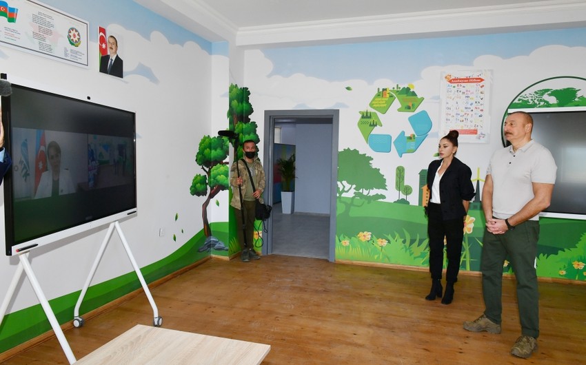 Ağalı kənd tam orta məktəbində distant təhsil həllərinin təqdimatı keçirilib