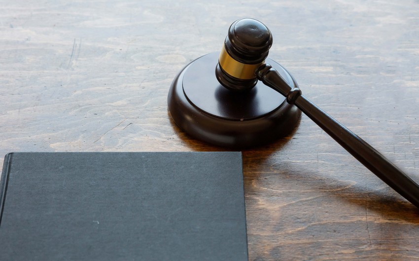 Bakıda qadını qətlə yetirməkdə təqsirləndirilən şəxsin məhkəməsi başlayır