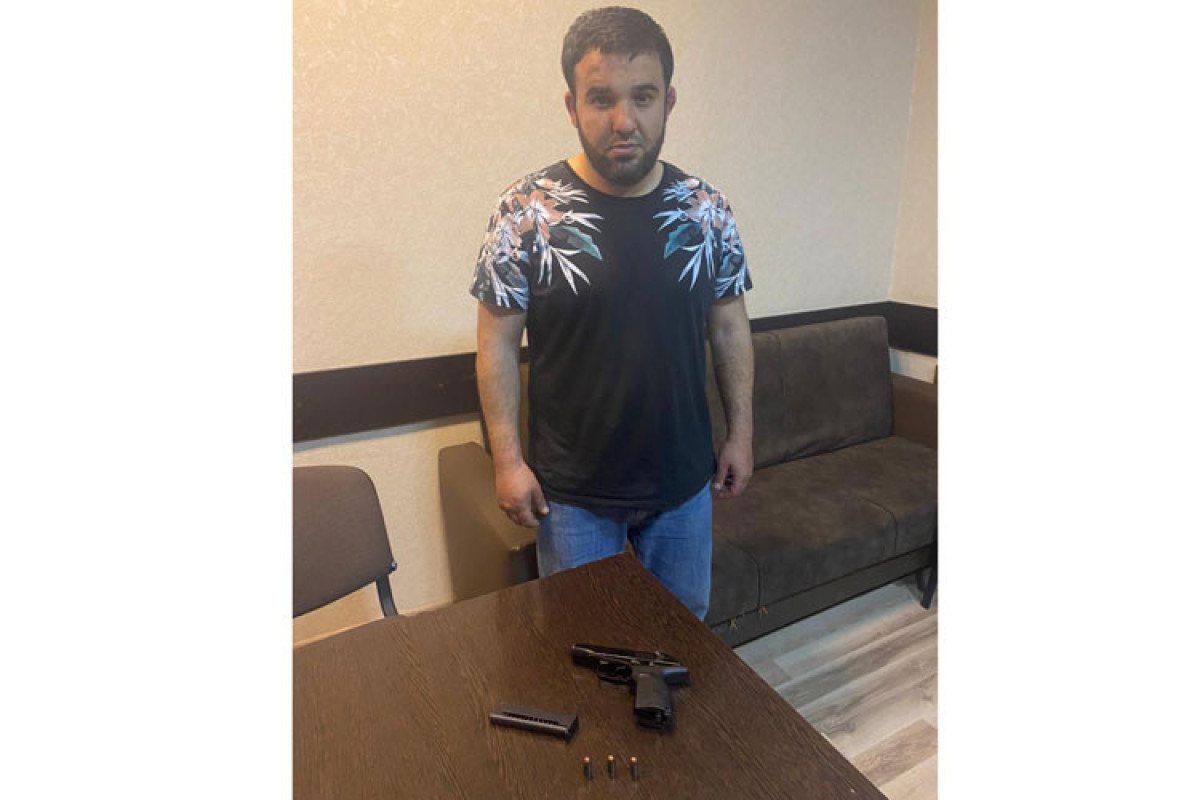 Bakıda quldurluqla bağlı axtarışda olan şəxsdə tapança aşkarlanıb - FOTO