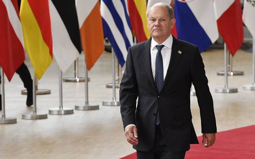 Şolts: “Rusiya ilə hansı sülh şərtlərini qəbul edəcəyinə Ukrayna özü qərar verməlidir”