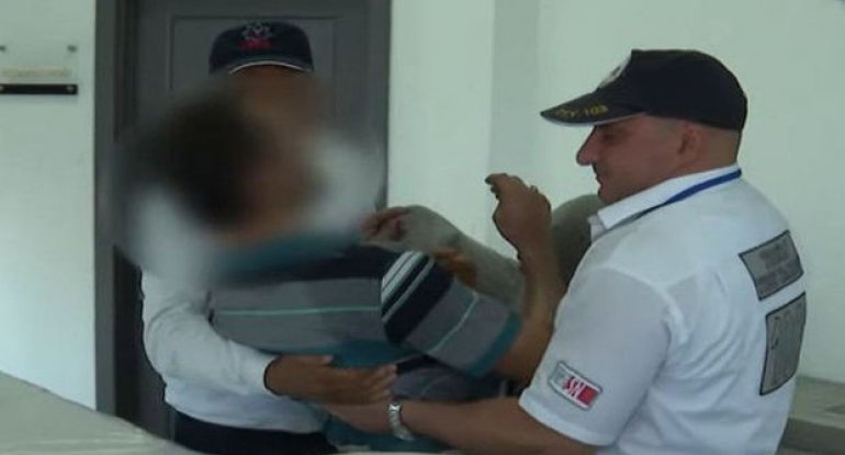 Narkotikin təsiri altında saxlanılan taksi sürücüsü xəstəxanada öldü - FOTO