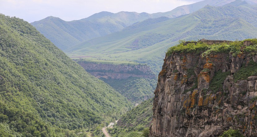 Kəlbəcərdə Ağduzdağ və Daşkəsəndə Qaşqaçay yataqlarının istismarına başlanılıb