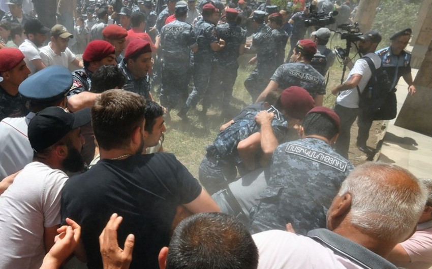 Ermənistanda etiraz aksiyalarında zorakılıq halları artıb