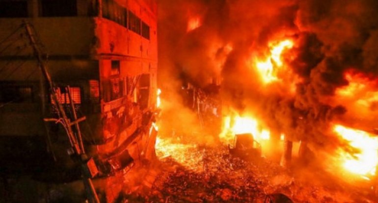 Banqladeşdəki yanğında ölənlərin sayı 25 nəfərə çatıb, 450-dən çox insan yaralanıb -YENİLƏNİB