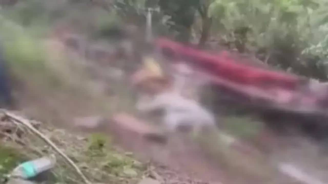 Hindistanda avtobus qəzası: 25 NƏFƏR HƏYATINI İTİRİB