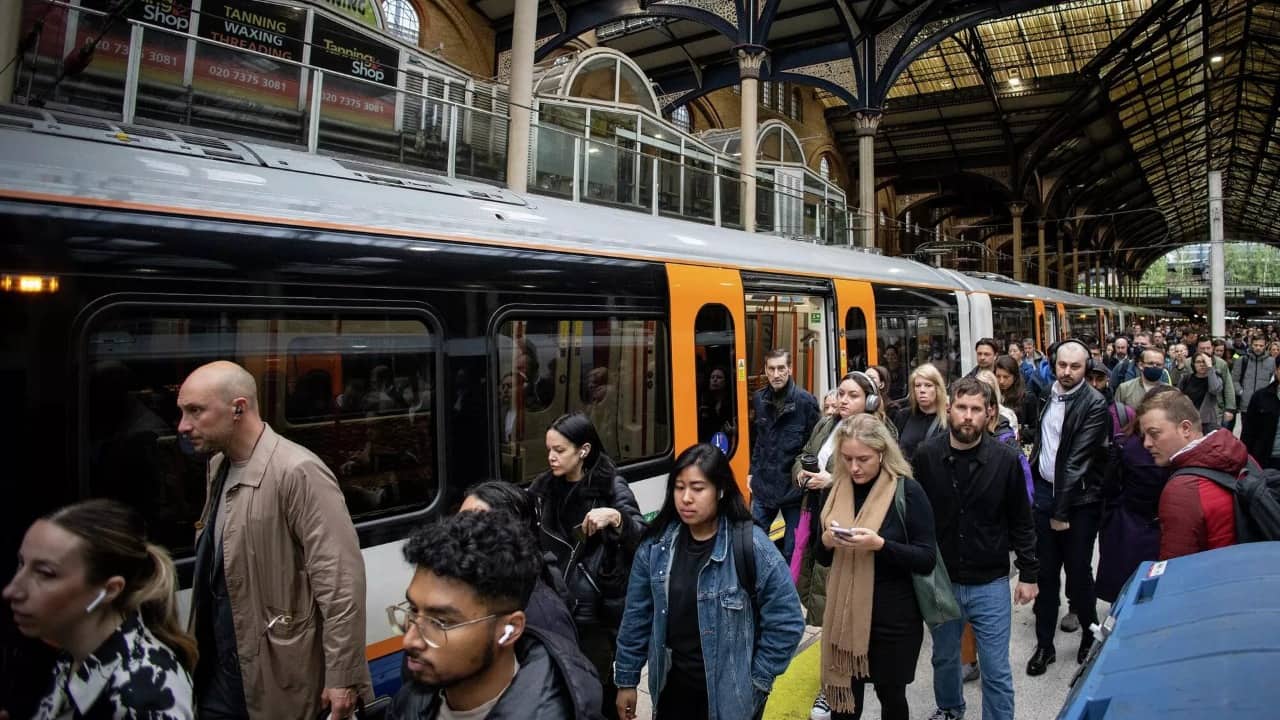 Londonda metrosu işçiləri 24 saatlıq tətilə başlayıblar