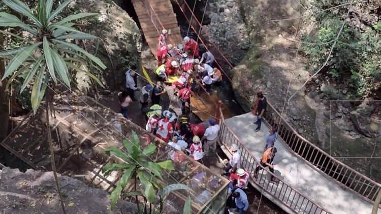 Meksikada asma körpü uçub: 25 YARALI