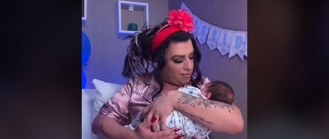 Trans doğum edərkən video paylaşdı - Görüntülər 7 milyon baxış qazandı - FOTO