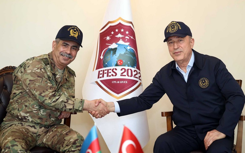 Azərbaycan və Türkiyə müdafiə nazirləri görüşüb