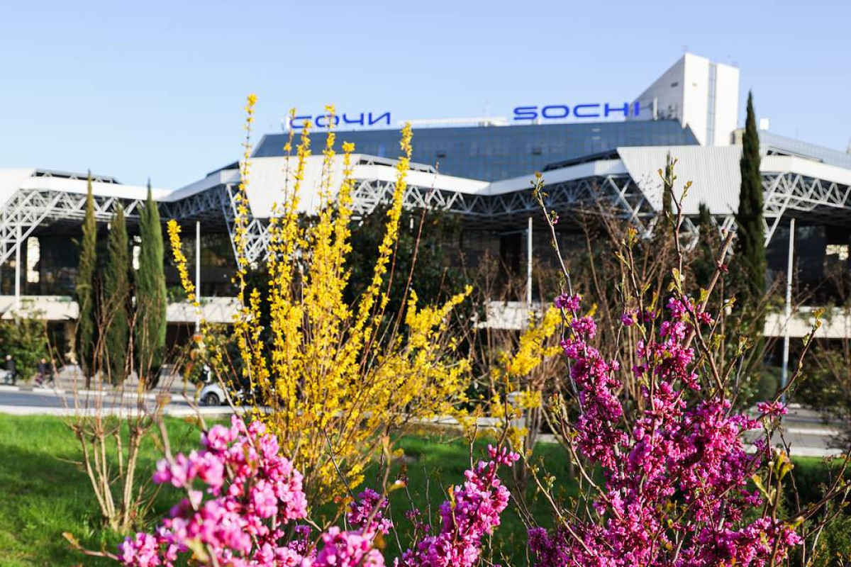 Soçiyə enən təyyarədə yanğın baş verib