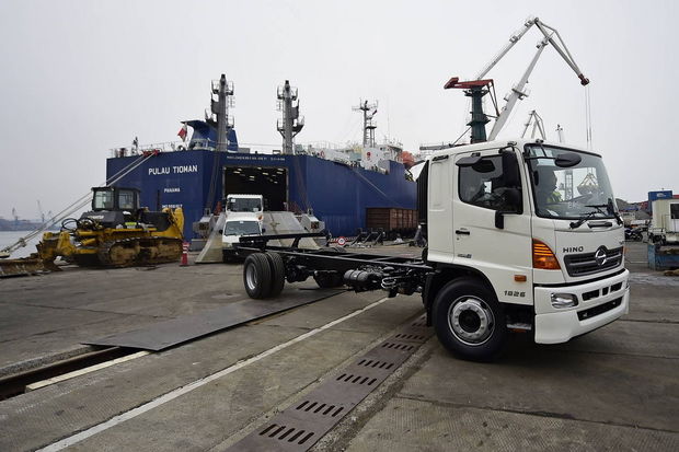 Yaponiya Rusiyaya yük maşınlarının və buldozerlərin ixracına qadağa qoyub