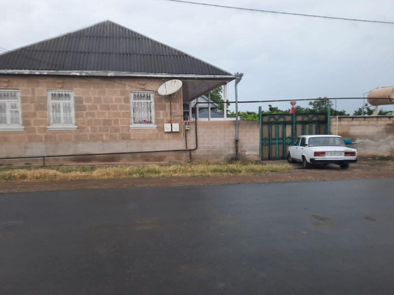 Qazaxda yeniyetmə qızı zorla ərə vermək istəyirdilər, polis qoymadı