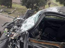 Maşınını ağaca çırpdı, öldü