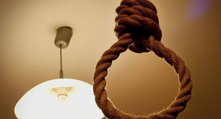 20 yaşlı oğlan intihar edib