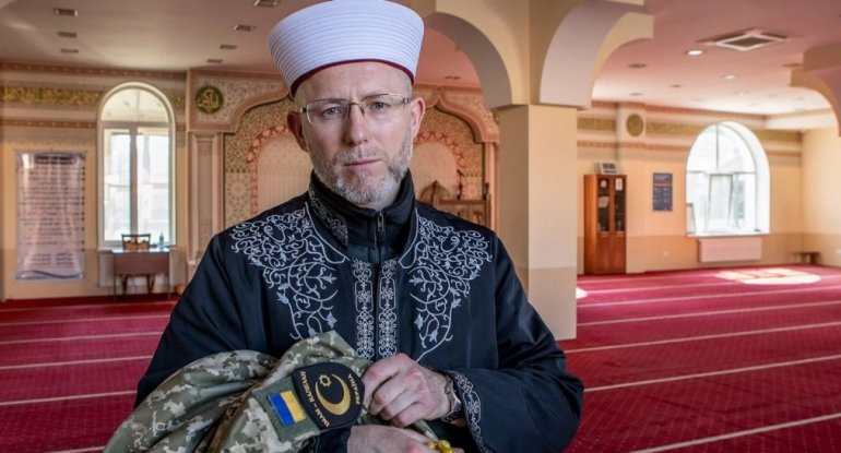 Ukraynada müsəlman dini lider vəzifəsindən istefa verib döyüşə yollandı - FOTO