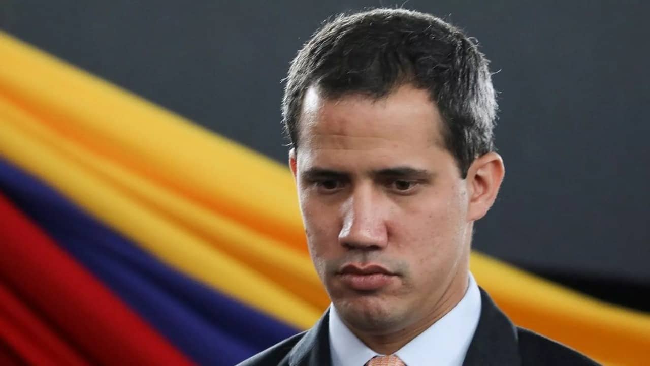 Venesuelada ABŞ-ın dəstəklədiyi müxalifət lideri restorandan qovuldu