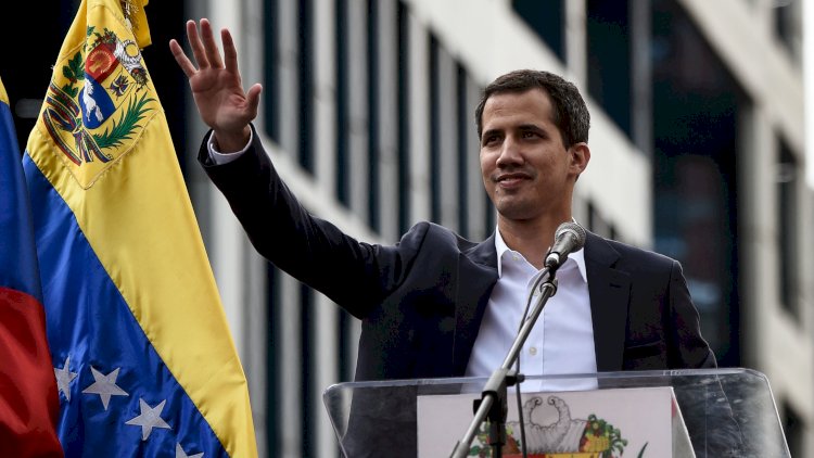 “Prezident“i restoranda döydülər - Video