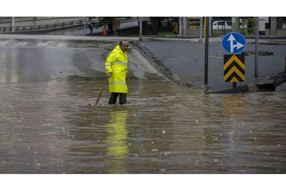 Ankarada seldə batan daha bir şəxsin meyiti tapılıb