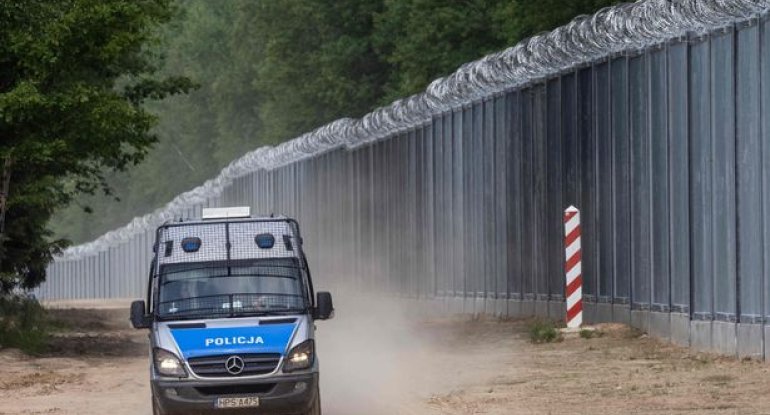 Polşa Belarusla sərhəddə 140 kilometrlik səddin tikintisini başa çatdırıb